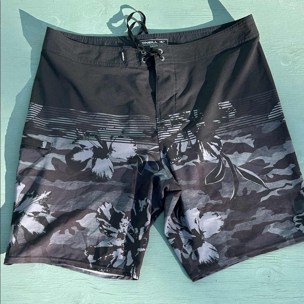 O'Neill Men's Black and Gray Floral Board Shorts w/Zippered Pocket
